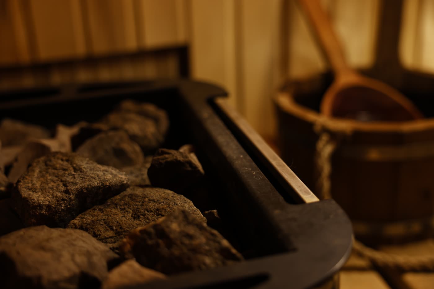 Sauna bucket, ladle, and heated stones for buying checklist.
